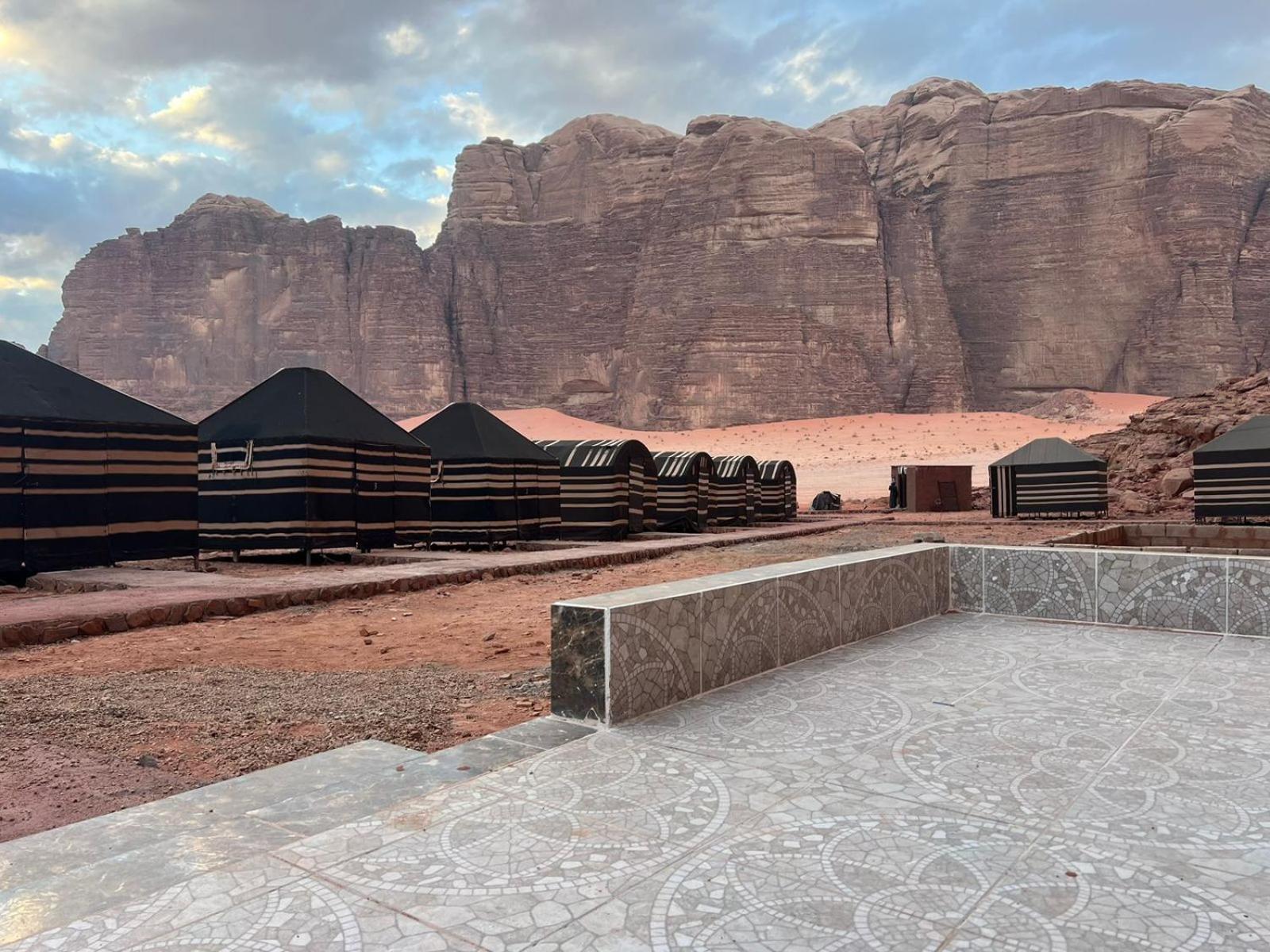 Desert Rock Camp Вади Рум Екстериор снимка
